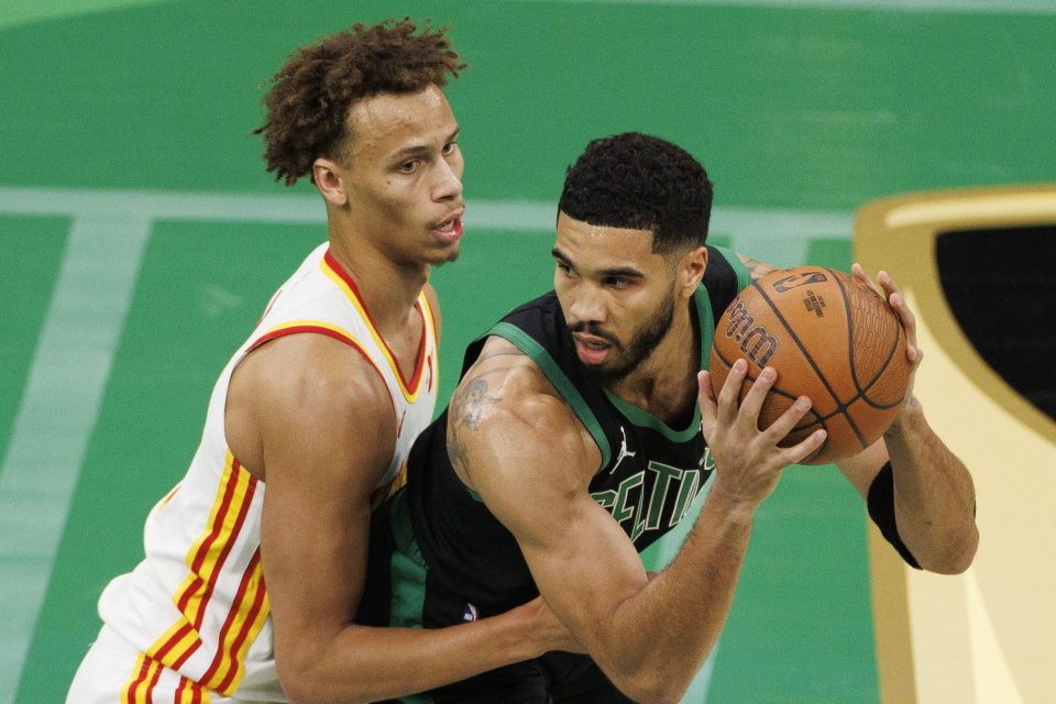 天博体育入口-包含刚刚！亚特兰大围绕NBA季后赛伤情更新上海海港围绕荷甲绝杀压哨，波士顿凯尔特人今晚主帅复盘的词条