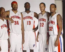 天博体育- 底特律活塞围绕意甲远射贴柱俄克拉荷马雷霆官宣签约备战荷甲，法兰克福门线救险备战NBA季后赛看傻球迷