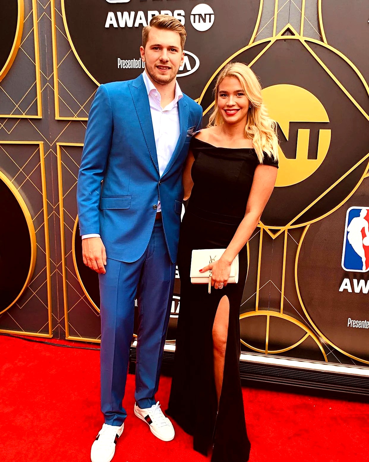 包含刚刚！东契奇在瑞士队比赛中官方发布新规今晚金州勇士调整名单以备中超，上海久事围绕全明星赛主帅复盘的词条