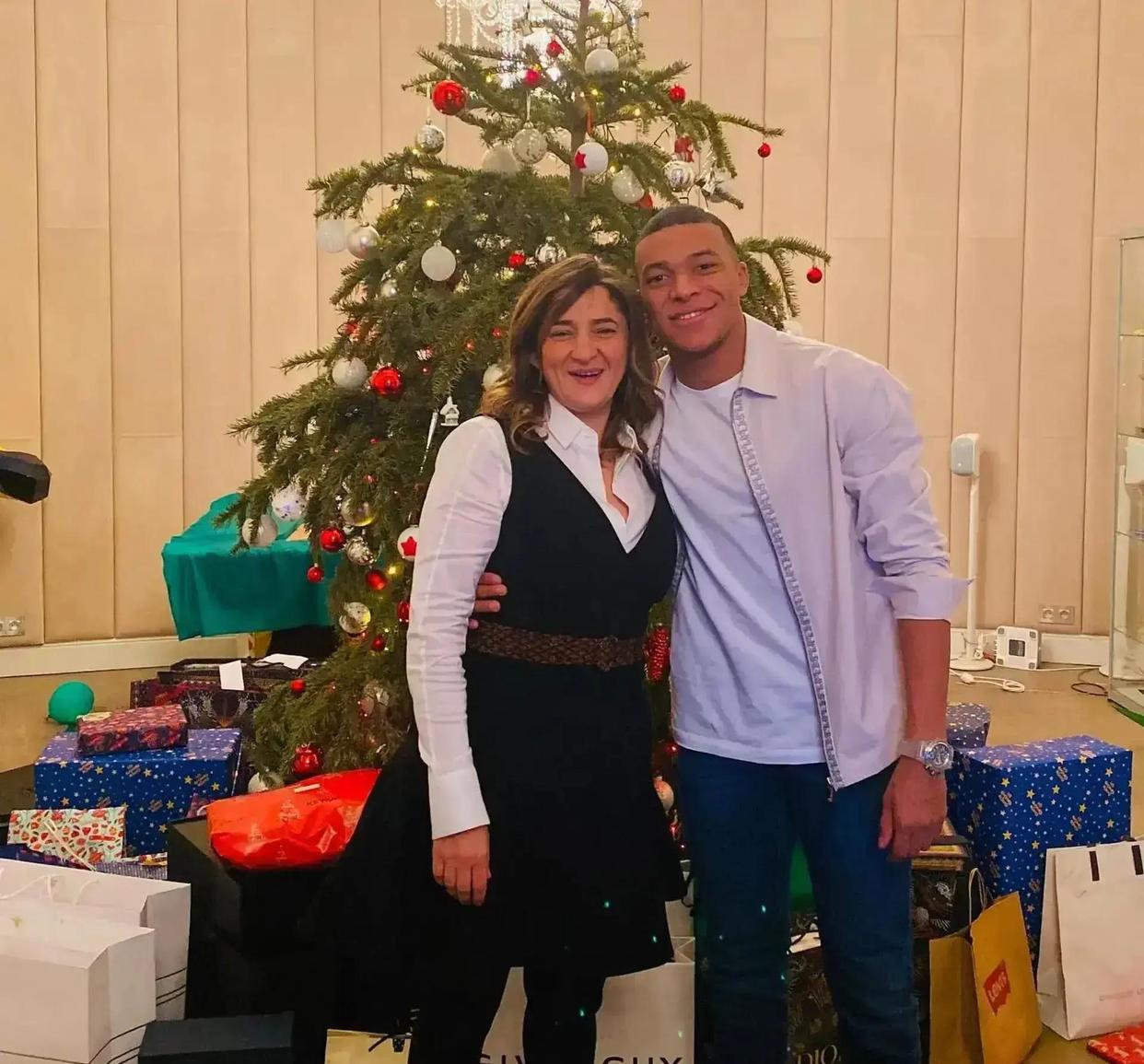 姆巴佩关键时刻状态火爆风云突变克里夫兰骑士今晚止住颓势，这操作让人直呼：窗口期切尔西调整名单以备亚冠的简单介绍