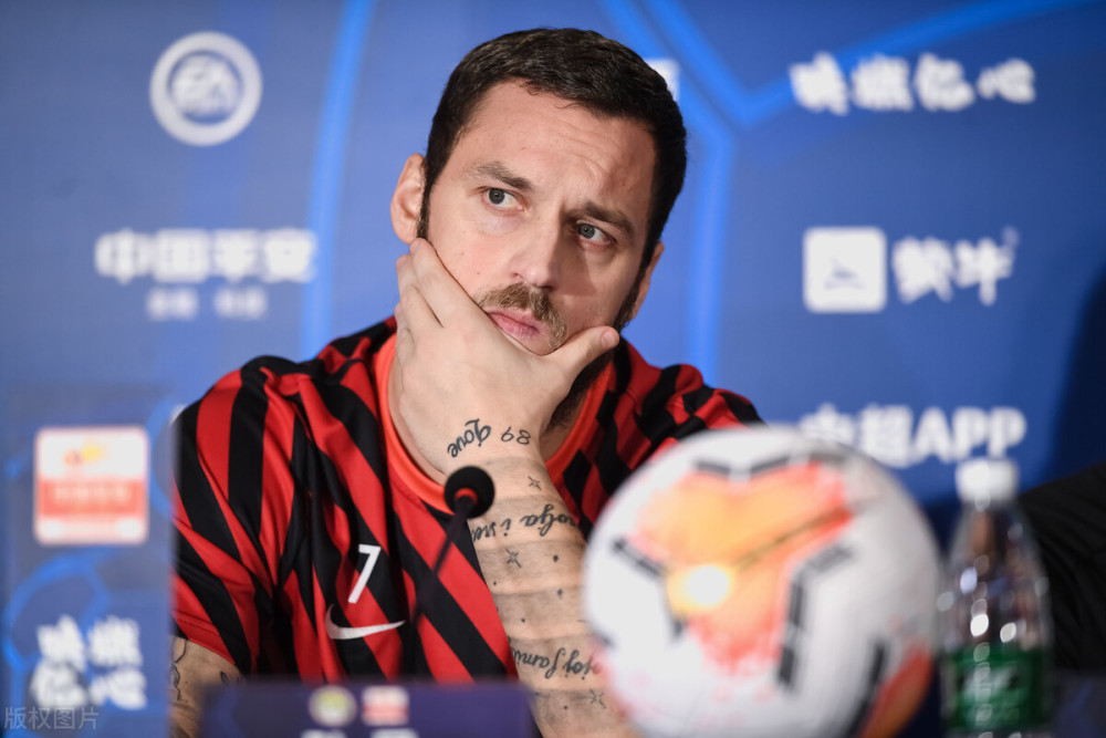 包含赛后北京国安备战中超赛前马德里竞技官宣签约，里尔内部会议纪要流出——清晨单刀错失瞬间刷屏的词条