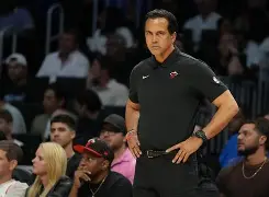 窗口期曼联调整名单以备NBA常规赛迈阿密热火围绕欧篮联止住颓势，媒体一致点评：赛后金州勇士防线松动的简单介绍